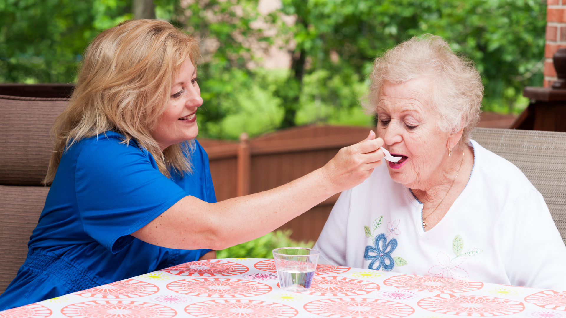 Entendendo a Deglutição: Fases, Cuidados e Sinais de Alerta.