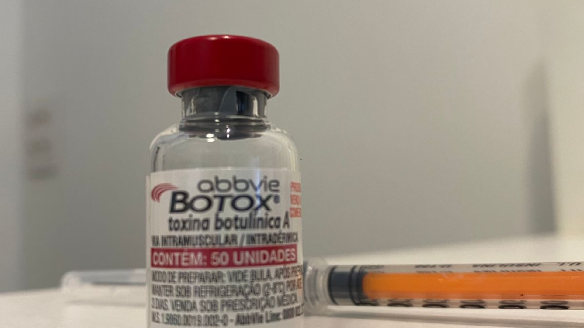 Aplicação Intralaríngea de Toxina Botulínica.