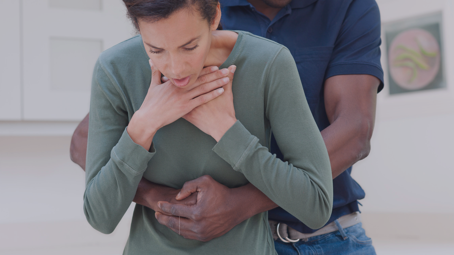  “Como Agir em Casos de Asfixia Total: Técnicas Salvadoras para Crianças (>1 Ano), Adultos e Idosos”.