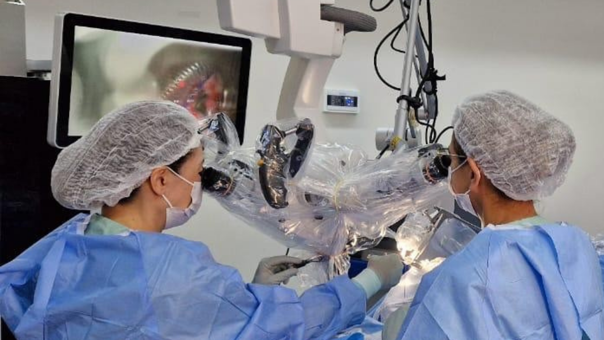Laser de CO2 na Cirurgia de Voz: Como a Luz Remove Lesões sem Encostar nas Pregas Vocais
